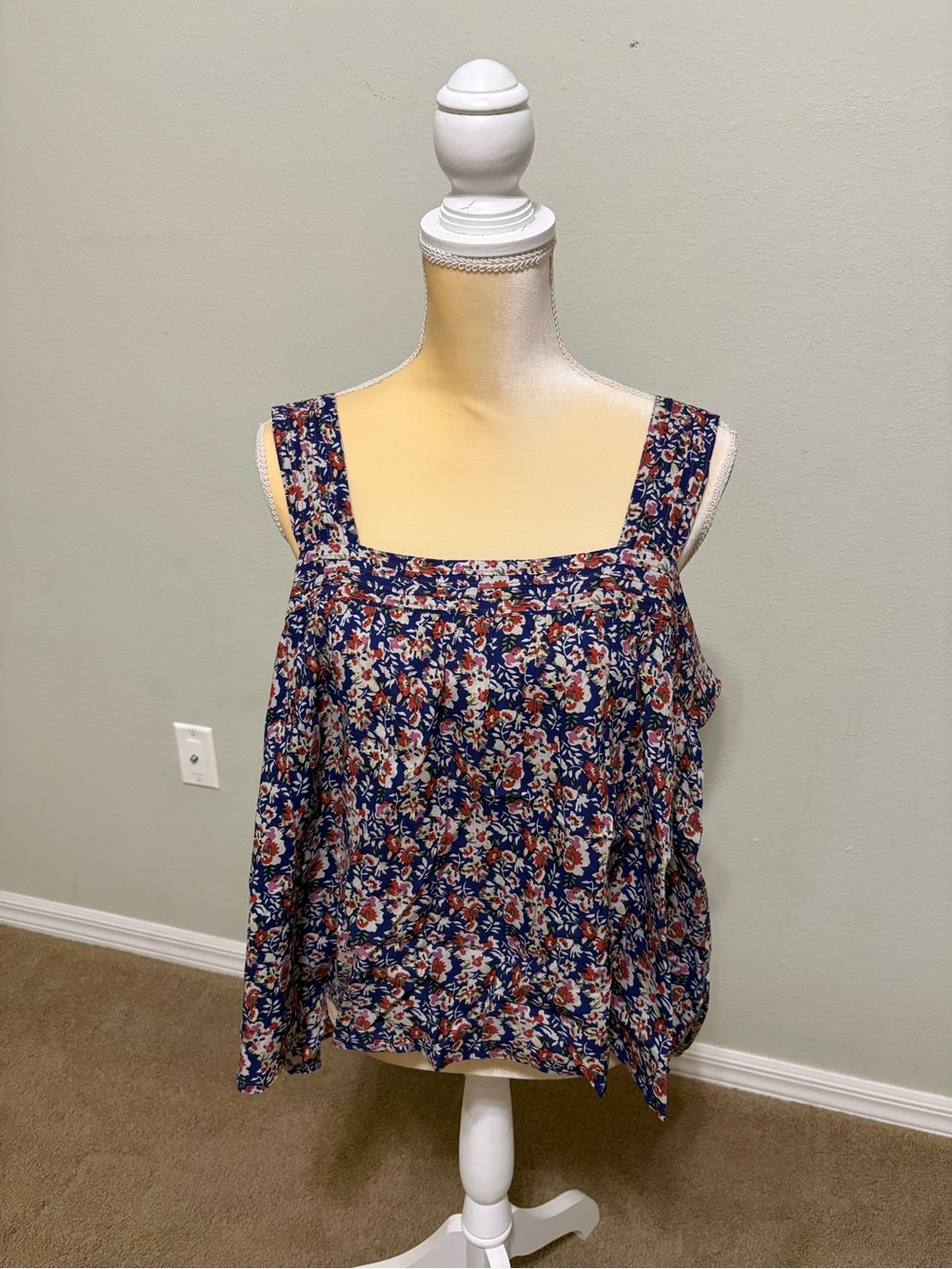 Natural Life Women’s Navy Floral Square-Neck Tank Top